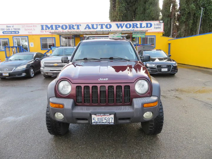 BURGUNDY, 2004 JEEP LIBERTY Image 2