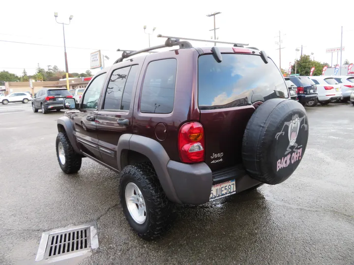 BURGUNDY, 2004 JEEP LIBERTY Image 7