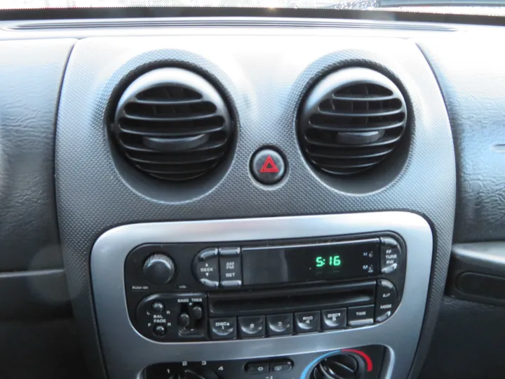 BURGUNDY, 2004 JEEP LIBERTY Image 19