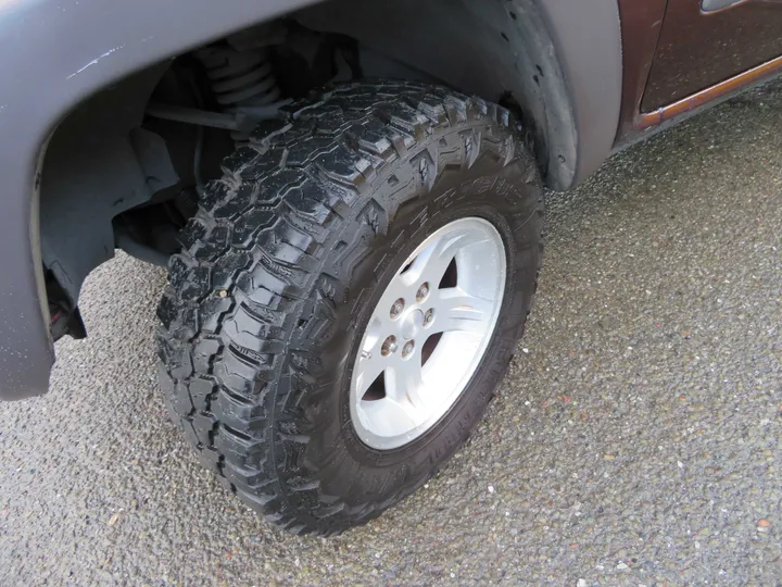 BURGUNDY, 2004 JEEP LIBERTY Image 32