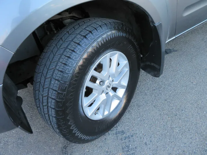 GRAY, 2017 NISSAN FRONTIER KING CAB Image 35