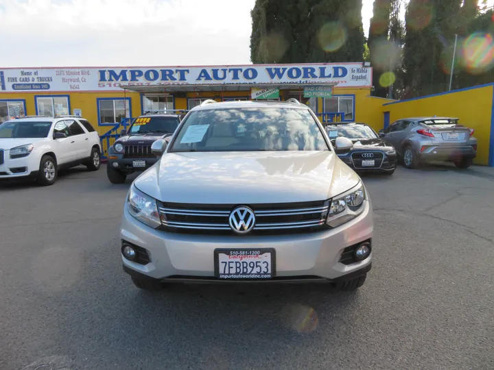 SILVER, 2014 VOLKSWAGEN TIGUAN Image 2