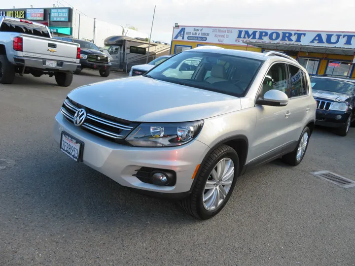 SILVER, 2014 VOLKSWAGEN TIGUAN Image 3