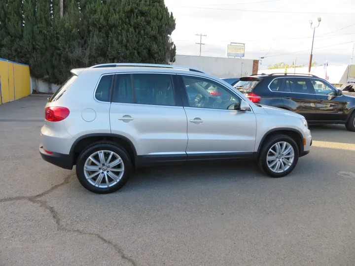 SILVER, 2014 VOLKSWAGEN TIGUAN Image 4