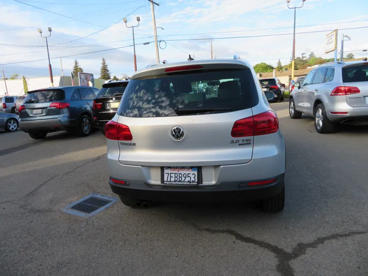 SILVER, 2014 VOLKSWAGEN TIGUAN Image 6