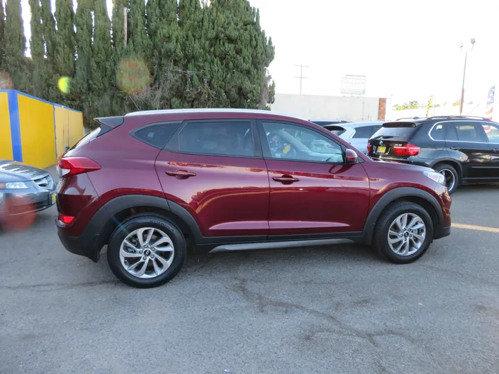 MAROON, 2016 HYUNDAI TUCSON Image 4