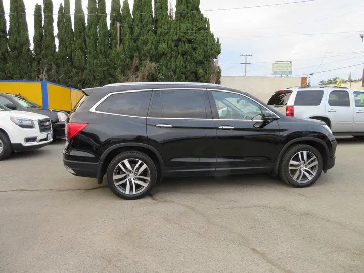 BLACK, 2017 HONDA PILOT Image 4