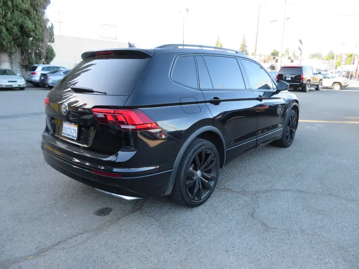 BLACK, 2021 VOLKSWAGEN TIGUAN Image 5