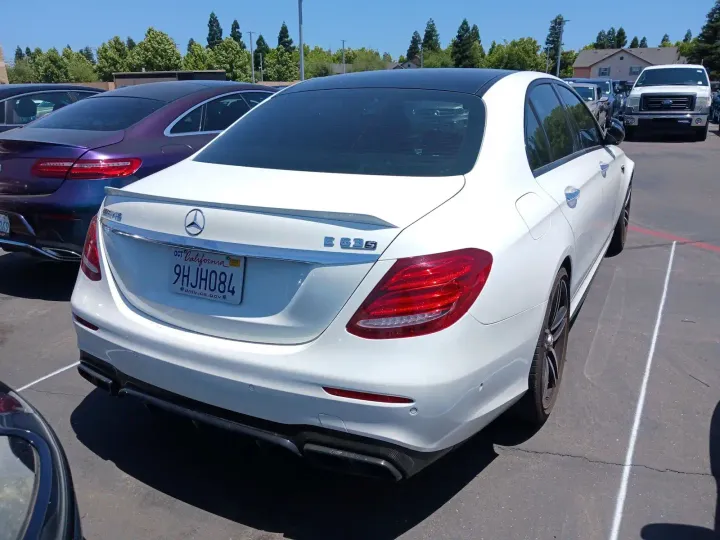 2019 MERCEDES-BENZ MERCEDES-AMG E-CLASS Image 3