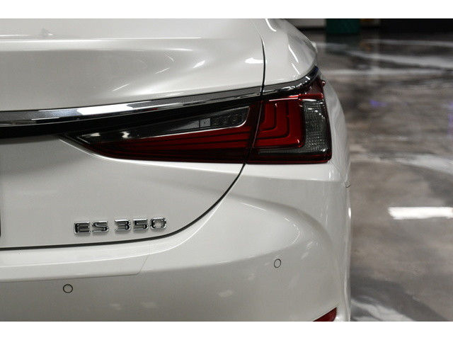 WHITE, 2019 LEXUS ES 350 Image 10