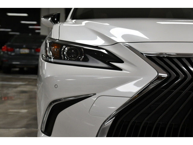 WHITE, 2019 LEXUS ES 350 Image 11