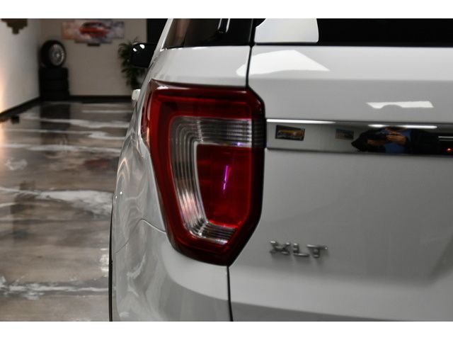 WHITE, 2018 FORD EXPLORER Image 9