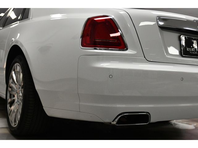 WHITE, 2020 ROLLS-ROYCE GHOST SERIES II Image 19