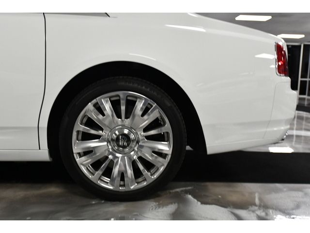 WHITE, 2020 ROLLS-ROYCE GHOST SERIES II Image 24