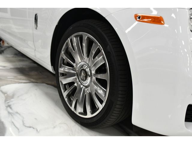 WHITE, 2020 ROLLS-ROYCE GHOST SERIES II Image 28
