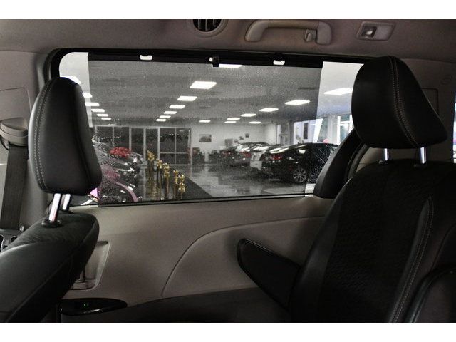 WHITE, 2013 TOYOTA SIENNA Image 33