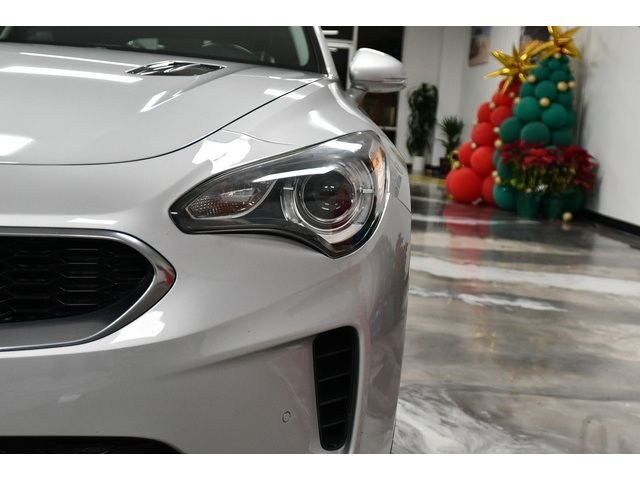 SILVER, 2018 KIA STINGER Image 10