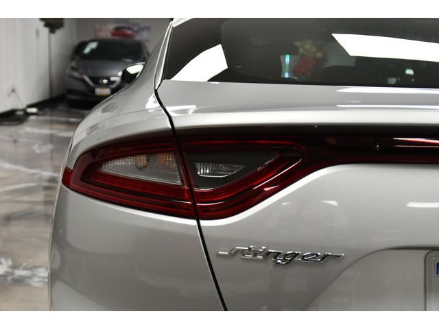SILVER, 2018 KIA STINGER Image 11