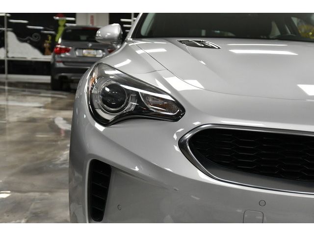 SILVER, 2018 KIA STINGER Image 12