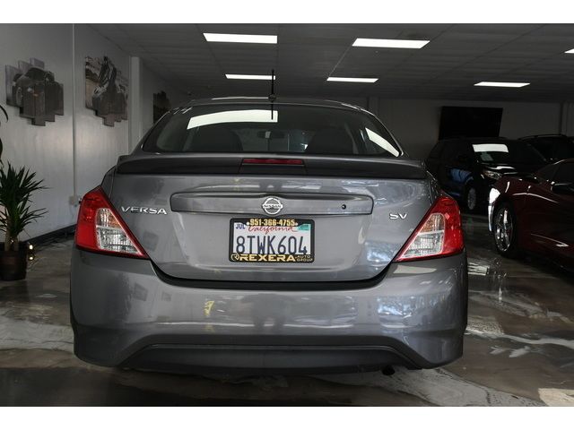 GRAY, 2018 NISSAN VERSA Image 5