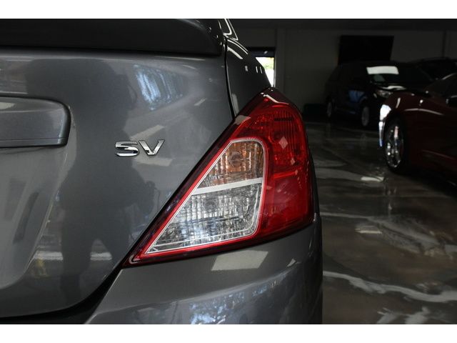 GRAY, 2018 NISSAN VERSA Image 9