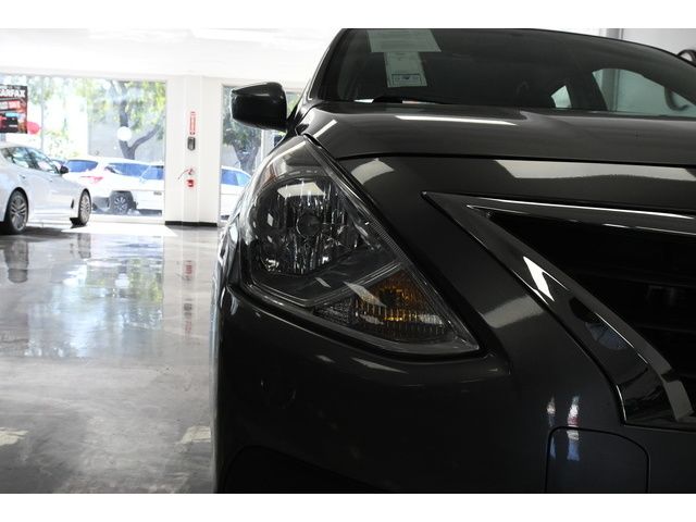 GRAY, 2018 NISSAN VERSA Image 10