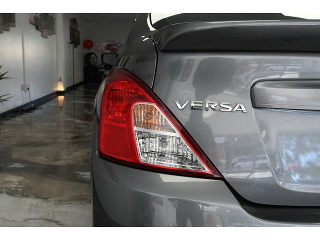 GRAY, 2018 NISSAN VERSA Image 12