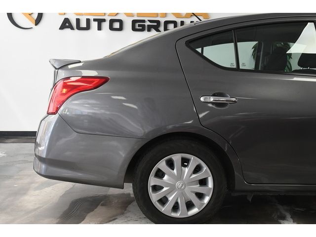 GRAY, 2018 NISSAN VERSA Image 17