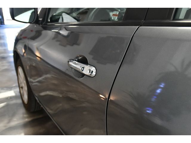 GRAY, 2018 NISSAN VERSA Image 18