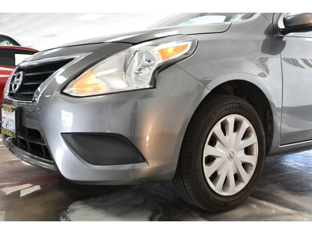 GRAY, 2018 NISSAN VERSA Image 20