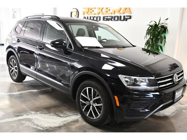 BLACK, 2018 VOLKSWAGEN TIGUAN Image 8