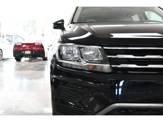 BLACK, 2018 VOLKSWAGEN TIGUAN Image 12