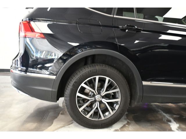BLACK, 2018 VOLKSWAGEN TIGUAN Image 21