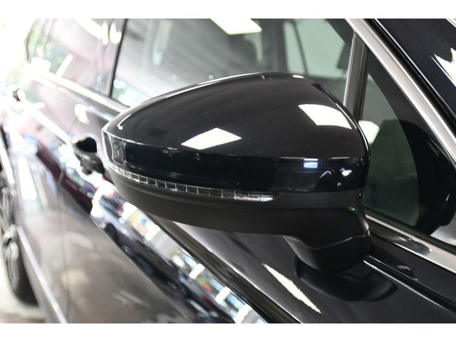 BLACK, 2018 VOLKSWAGEN TIGUAN Image 22