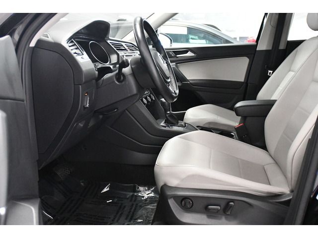BLACK, 2018 VOLKSWAGEN TIGUAN Image 29