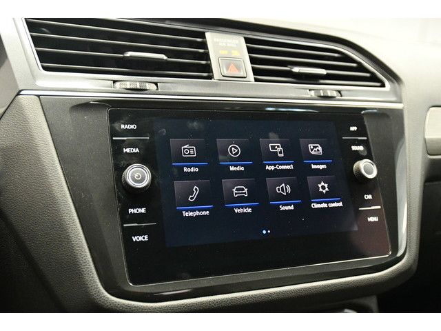 BLACK, 2018 VOLKSWAGEN TIGUAN Image 35