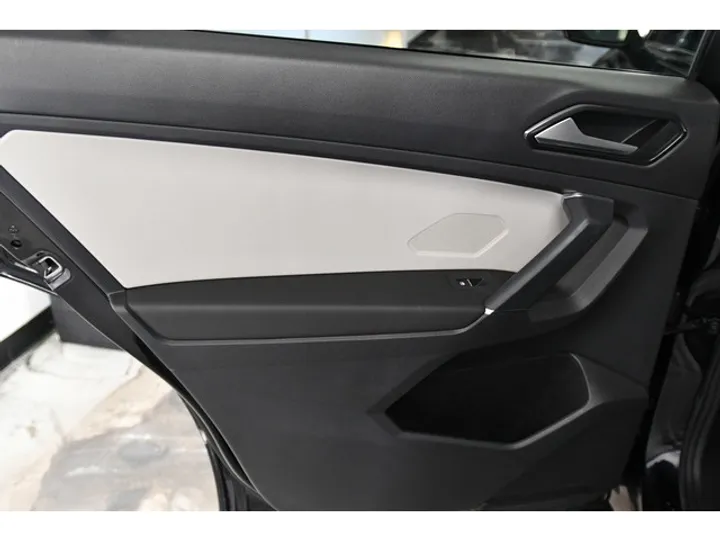 BLACK, 2018 VOLKSWAGEN TIGUAN Image 46