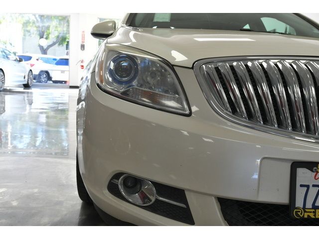 WHITE, 2016 BUICK VERANO Image 10