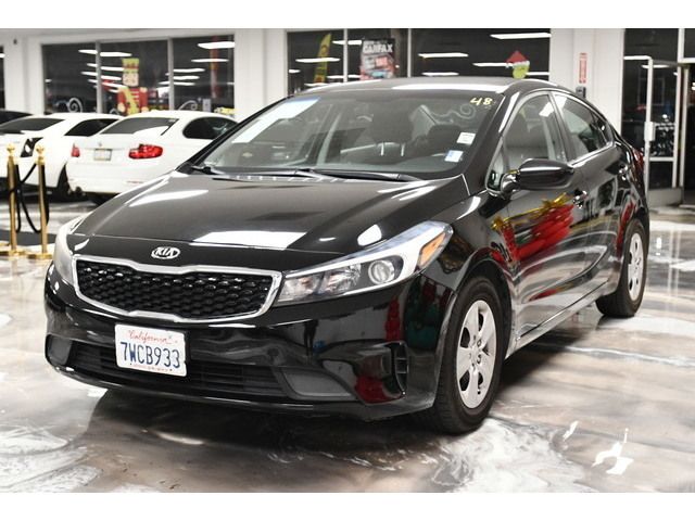 WHITE, 2017 KIA FORTE Image 3