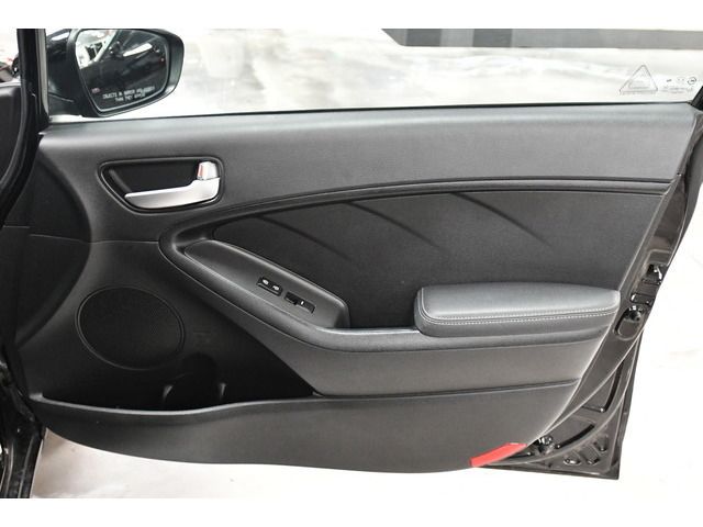 WHITE, 2017 KIA FORTE Image 39