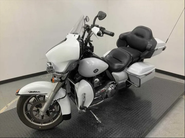 WHITE, 2015 HARLEY-DAVIDSON FLHTCUI Image 25