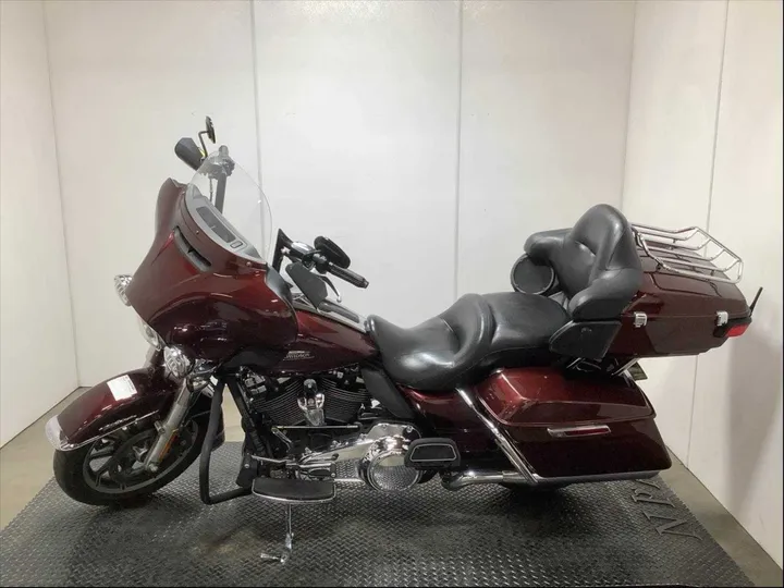 BURGUNDY, 2019 HARLEY-DAVIDSON FLHTCUI Image 3