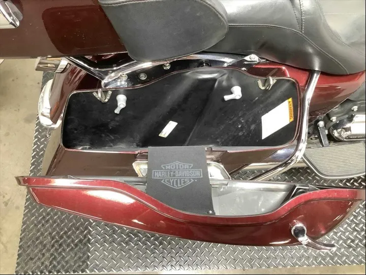 BURGUNDY, 2019 HARLEY-DAVIDSON FLHTCUI Image 17