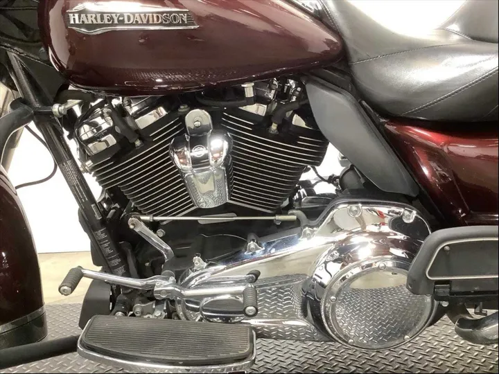 BURGUNDY, 2019 HARLEY-DAVIDSON FLHTCUI Image 23