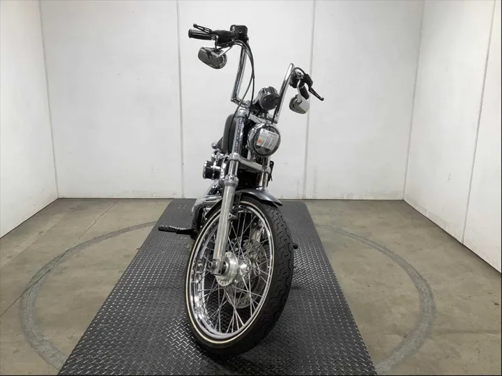 SILVER, 2016 HARLEY-DAVIDSON XL 1200V Image 2