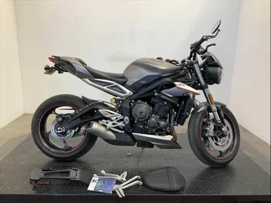 SILVER, 2018 TRIUMPH STREET TRIPLE 765 RS Image 