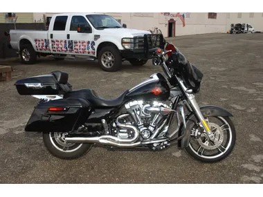 BLACK, 2016 HARLEY-DAVIDSON FLHX Image 