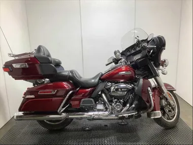 RED, 2017 HARLEY-DAVIDSON FLHTCUI Image 