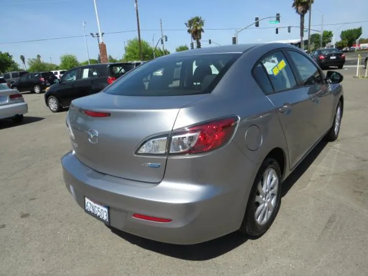 SILVER, 2013 MAZDA MAZDA3 Image 4