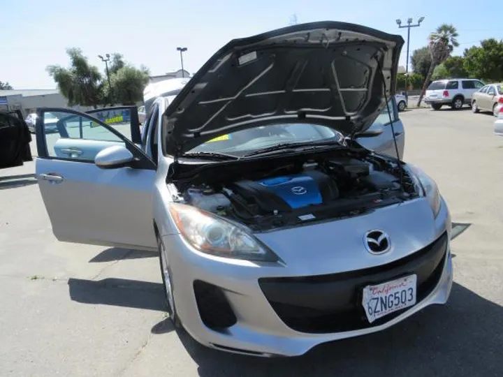 SILVER, 2013 MAZDA MAZDA3 Image 19